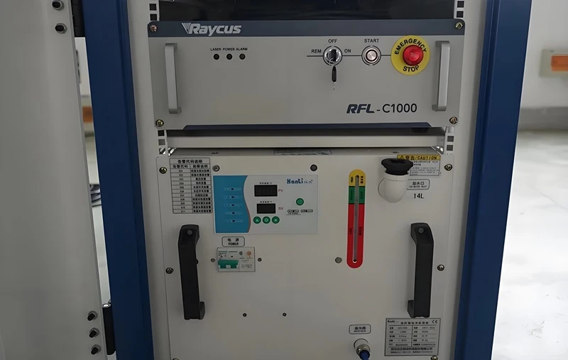 Build-in laser chiller