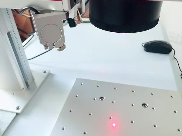 RS-DF30A auto parts laser marking machine detail 01